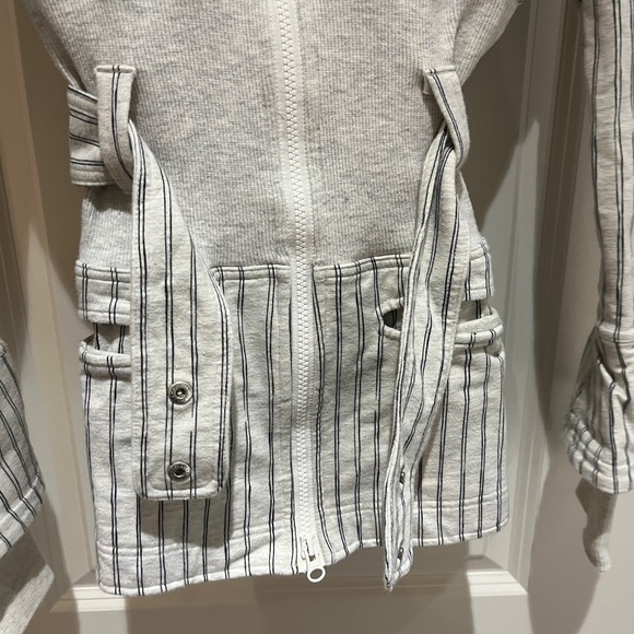 Unique Limited Edition Lululemon white Jacket with Belt - 6 - Picture 5 of 7